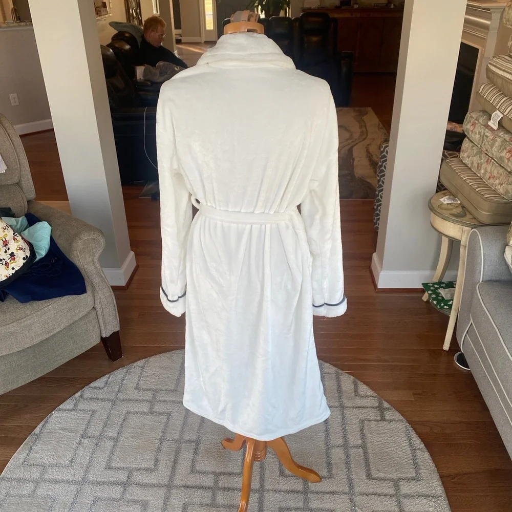 Tommy Bahama Unisex Luxury Hotel Spa Robe - White with Navy Piping - OSFM - Picture 2 of 9